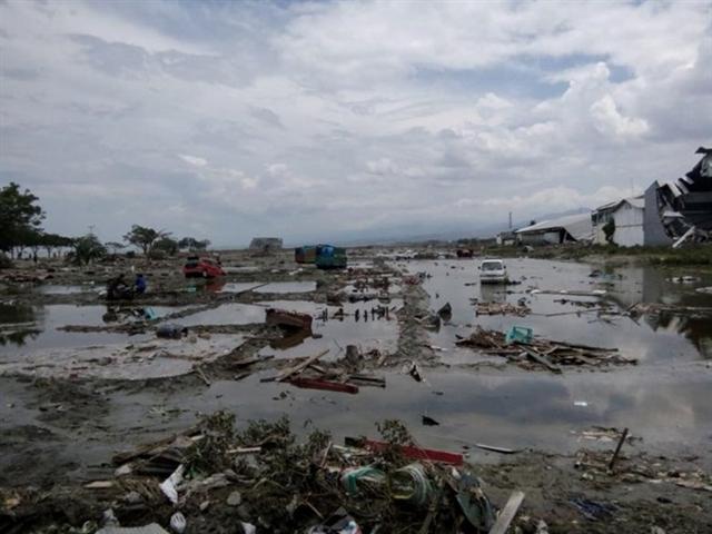 Thảm họa kép ngày 28-9 khiến người dân Indonesia điêu đứng bởi sự tàn phá quá khủng khiếp của thiên nhiên. Thảm họa này xảy ra chỉ 2 tháng sau thảm họa động đất xảy ra tại đảo Lombok nước này khiến hơn 500 người thiệt mạng. Ảnh: Reuters