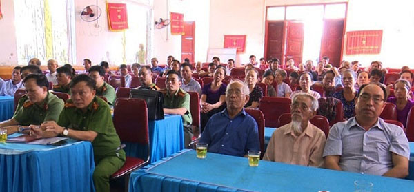 Các đại biểu tham dự Hội nghị ra mắt mô hình lương giáo đoàn kết tại khối 10, thị trấn Đô Lương