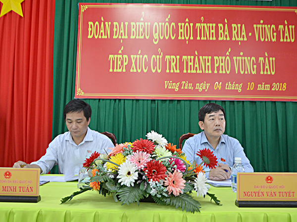 Các đại biểu: Dương Minh Tuấn; Nguyễn Văn Tuyết TXCT TP.Vũng Tàu.