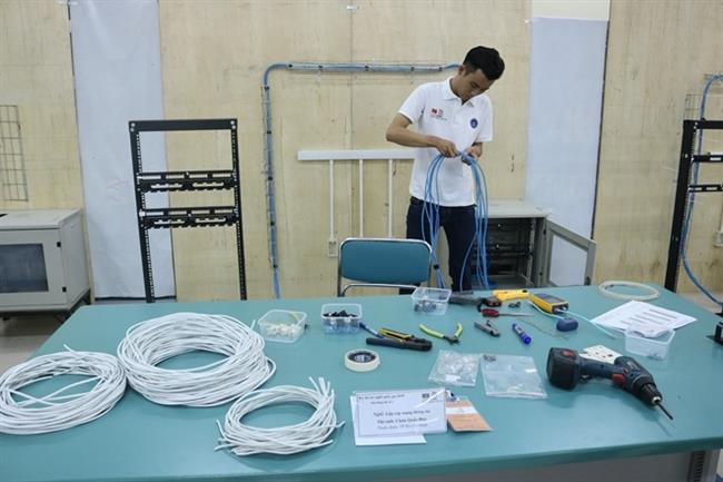 Học viên trường TCN-KTCN Hùng Vương trong một đợt học tập, thực hành nghề chuẩn bị cho kì thi tay nghề Khu vực ASEAN.