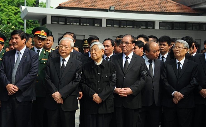 Các đồng chí lãnh đạo, nguyên lãnh đạo Đảng, Nhà nước tiễn đưa nguyên Tổng bí thư Đỗ Mười.