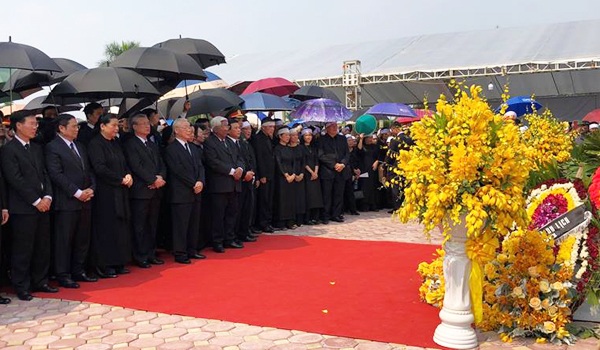 Lãnh đạo Đảng, Nhà nước dành một phút mặc niệm cố Tổng bí thư Đỗ Mười. Ảnh: Ngọc Thành VNE.
