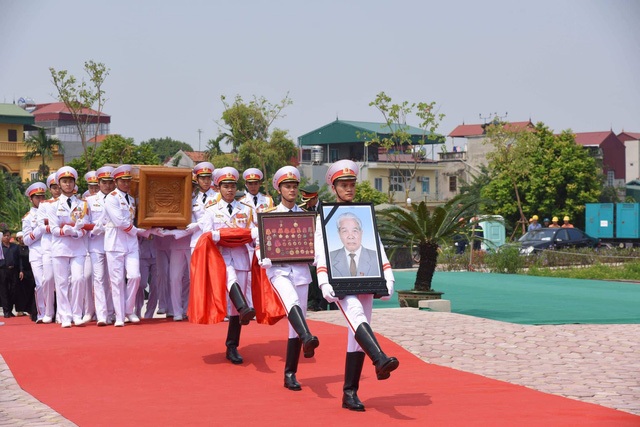Linh cữu nguyên Tổng Bí thư Đỗ Mười đã về đến gần khu an táng ông ở xã Đông Mỹ, huyện Thanh Trì.
