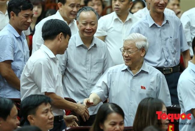 Tổng Bí thư Nguyễn Phú Trọng và các cử tri quận Thanh Xuân, Hà Đông. Ảnh Tổ Quốc