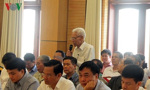 Cử tri Trần Viết Hoàn phát biểu.