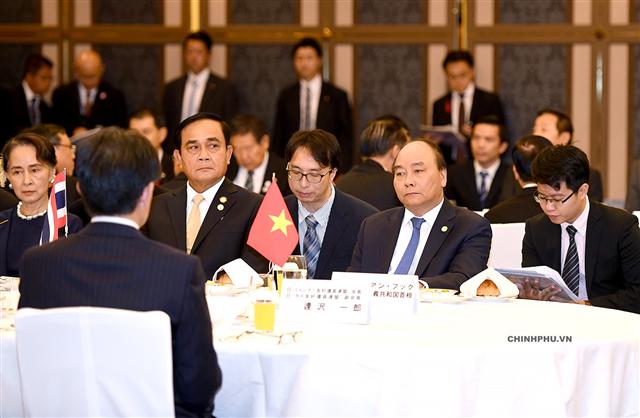 Thủ tướng Nguyễn Xuân Phúc dự cuộc làm việc với Liên minh Nghị sĩ hữu nghị Nhật Bản-Mekong, Liên đoàn Kinh tế Nhật bản Keidanren. Ảnh: VGP/Quang Hiếu