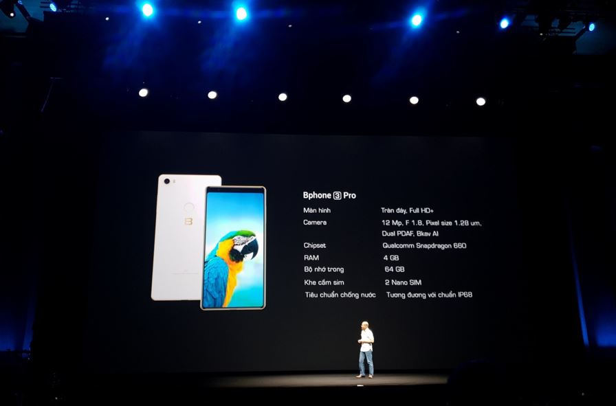 Bphone 3 có hai màu Black (Đen) Gold và White (Trắng) Gold, màn hình Full HD+, Camera 12MP, F1.8, Dual PDAF, Chip Qualcomm Snapdragon 636 hoặc 660, Ram 3 hoặc 4GB, Bộ nhớ trong 32 hoặc 64G, hỗ trợ 2 SIM 2 sóng. 