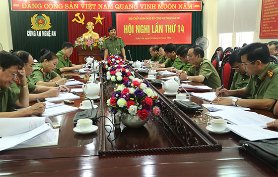 Đồng chí Đại tá Hồ Văn Tứ - Phó Bí thư Đảng ủy - Phó Giám đốc Công an tỉnh kết luận hội nghị lần thứ 14 của BCH Đảng bộ Công an tỉnh khóa 13