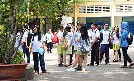 Giáo viên lo ngại khi nghị định mới này được áp dụng, sẽ trở thành một “rào cản” giữa thầy trò và gây nhiều áp lực cho người làm nghề giáo.