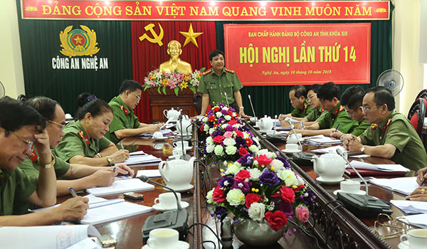Đồng chí Đại tá Hồ Văn Tứ, Phó Bí thư Đảng ủy, Phó Giám đốc Công an tỉnh kết luận Hội nghị lần thứ 14 Ban Chấp hành Đảng bộ Công an tỉnh khóa 13