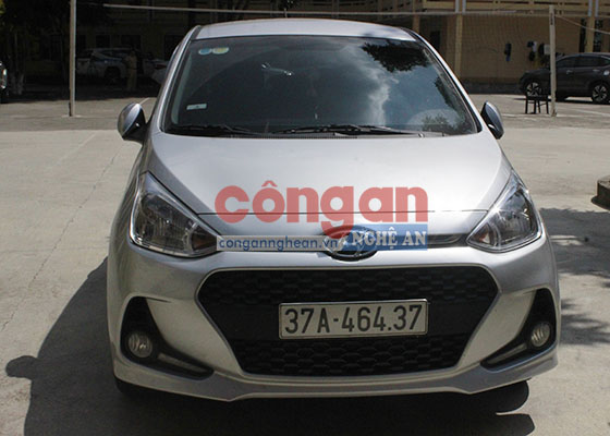 Chiếc xe ôtô 4 chỗ ngồi mà 2 đối tượng sử dụng để vận chuyển số ma túy “khủng” 