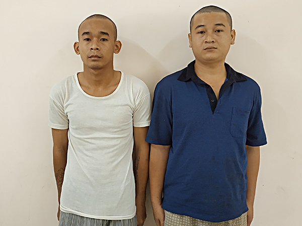 Đối tượng Nguyễn Thanh Bình (phải) và Trần Thanh Đậm tại cơ quan công an.