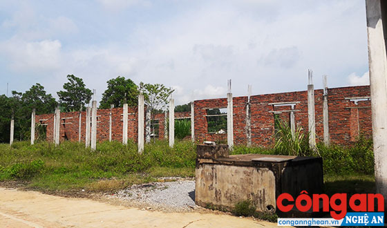 Công trình Trường THCS Hùng Thành bỏ hoang nhiều năm, một số hạng mục hư hỏng, xuống cấp