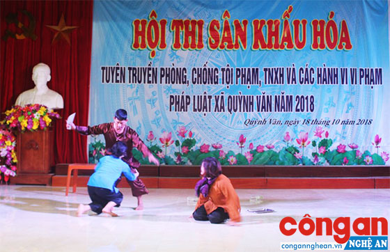 Các nội dung tuyên truyền được chuyển tải thông qua hình thức sân khấu hóa