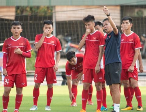 HLV Hoàng Anh Tuấn cần sốc lại tinh thần cho các cầu thủ