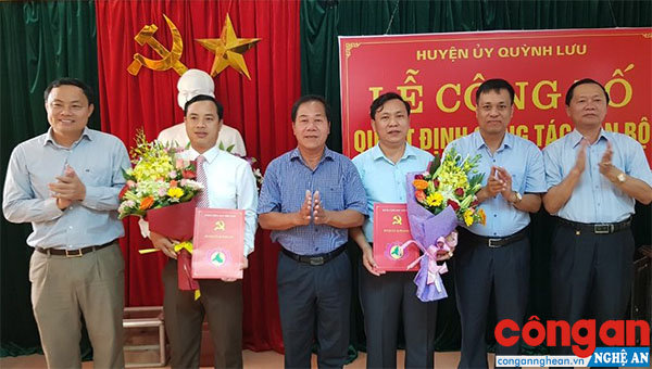 Thời gian qua, Nghệ An đã tiến hành sắp xếp tổ chức bộ máy, tinh giản biên chế và cơ cấu lại đội ngũ cán bộ công chức nhằm nâng cao hiệu lực, hiệu quả hoạt động của hệ thống chính trị (Trong ảnh: Công bố quyết định Trưởng ban Tuyên giáo Huyện ủy đồng thời là Giám đốc Trung tâm Bồi dưỡng chính trị huyện Quỳnh Lưu (tháng 6/2018))