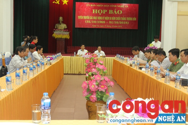 Toàn cảnh buổi họp báo