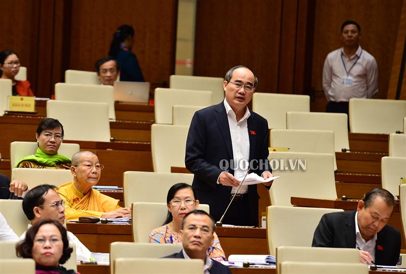 Đại biểu Nguyễn Thiện Nhân phân tích các yếu tố ảnh hưởng đến năng suất lao động, trên cơ sở đó có hướng giải quyết để nâng cao năng suất lao động