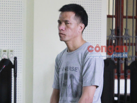 Bị cáo Và Bá Tà tại phiên tòa