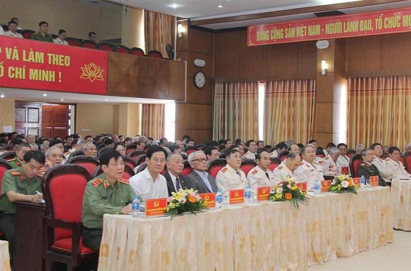 Các đại biểu tham dự buổi gặp mặt.