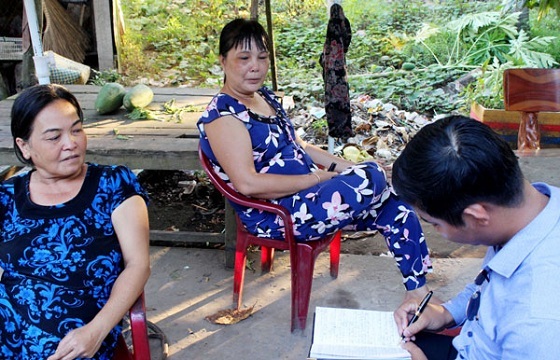 Người dân tham gia chơi hụi tại xã Hòa Lộc, huyện Mỏ Cày Bắc, tỉnh Bến Tre trình bày với PV Báo CAND.