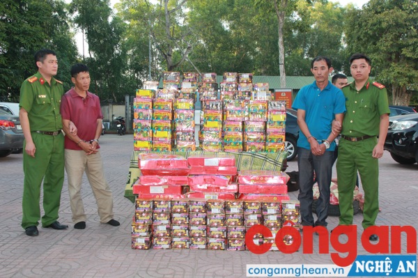  Hai đối tượng cùng số pháo bị thu giữ