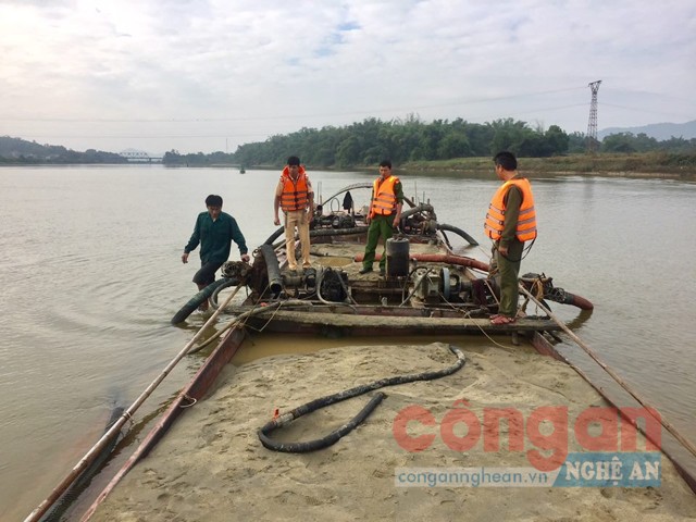 Lực lượng chức năng tại hiện trường