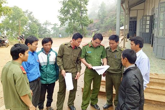 Công an xã tham gia với Công an chính quy đảm bảo ANTT tại cơ sở.