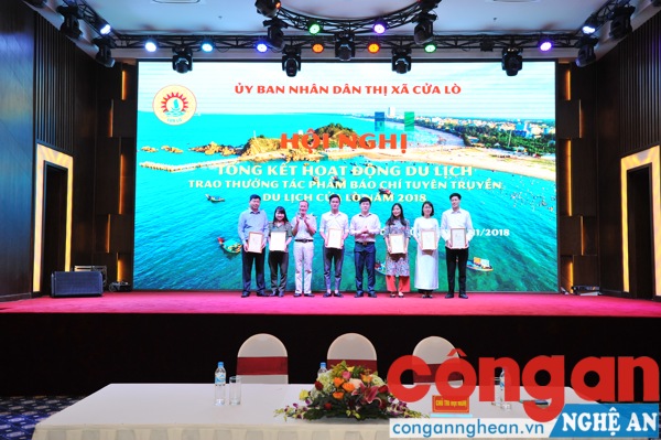 Trao giải cho các tác phẩm