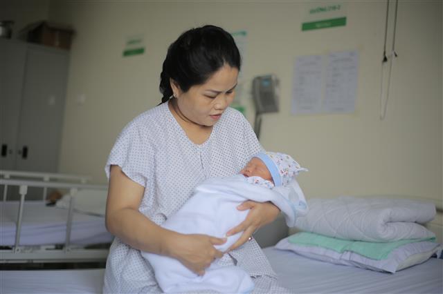 Sau phẫu thuật, sức khỏe của người mẹ và em bé tiến triển tốt