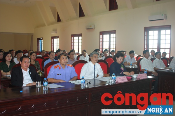 Các đại biểu về dự lễ