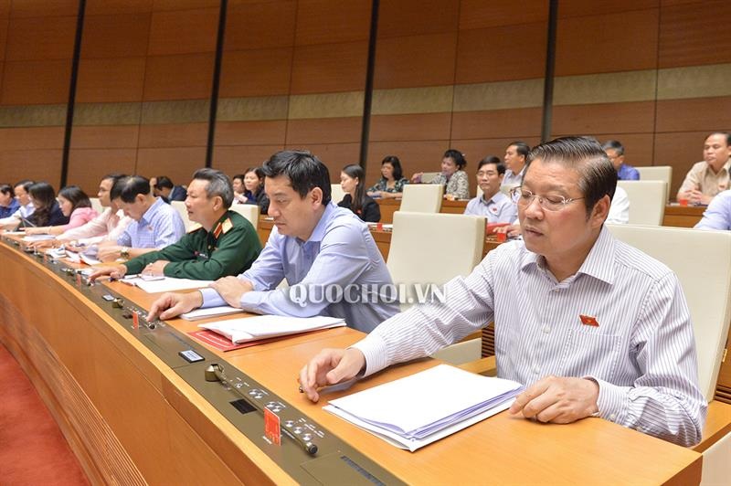 Các đại biểu Quốc hội nhấn nút thông qua