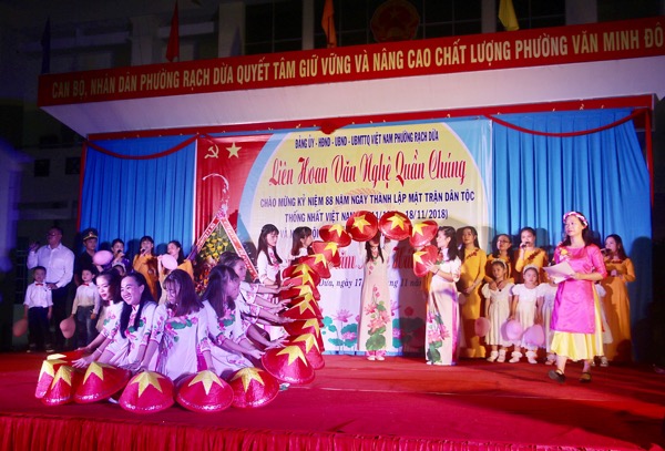 Tiết mục “Việt Nam quê hương tôi” của trường MN Đa Minh tại liên hoan.