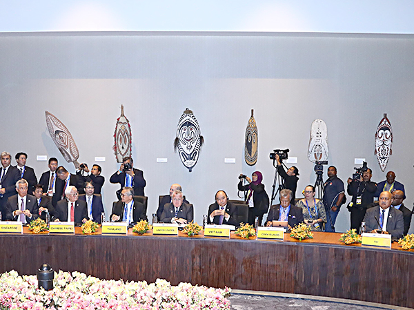 Thủ tướng Nguyễn Xuân Phúc tham dự Đối thoại của các nhà lãnh đạo APEC với lãnh đạo các quốc đảo Thái Bình Dương. Ảnh: THỐNG NHẤT