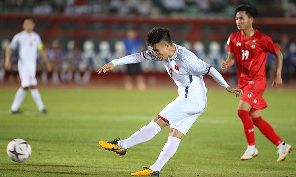 Quang Hải tạo ra nhiều tình huống nguy hiểm nhưng anh vẫn chưa có bàn thắng cho riêng mình tại AFF Suzuki Cup 2018. Ảnh: Vnexpress.