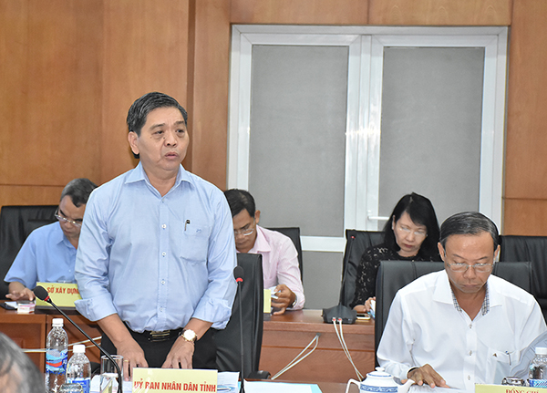Đồng chí Lê Tuấn Quốc, Phó Chủ tịch UBND tỉnh phát biểu ý kiến về bổ sung quy hoạch thăm dò, khai thác và sử dụng khoáng sản làm vật liệu xây dựng.