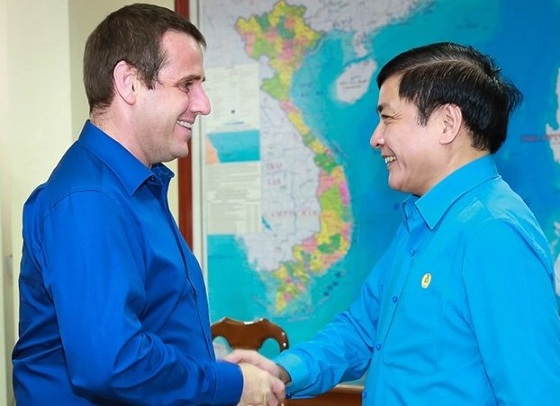 Chủ tịch Tổng LĐLĐ Việt Nam Bùi Văn Cường tiếp Tổng Thư kí Hội đồng Công đoàn New Zealand Sam Huggard - Ảnh: Minh Châu