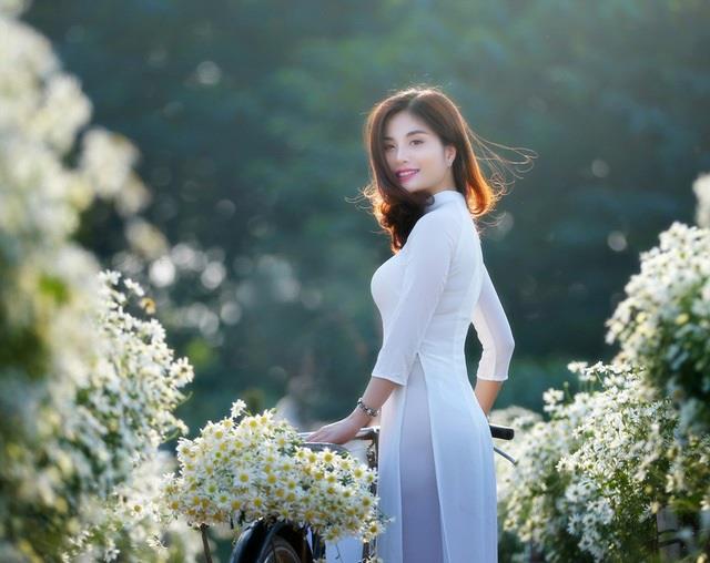 ... và “Mùa thu Hà Nội” - tác giả Trần Hưng Hòa Hiệp.