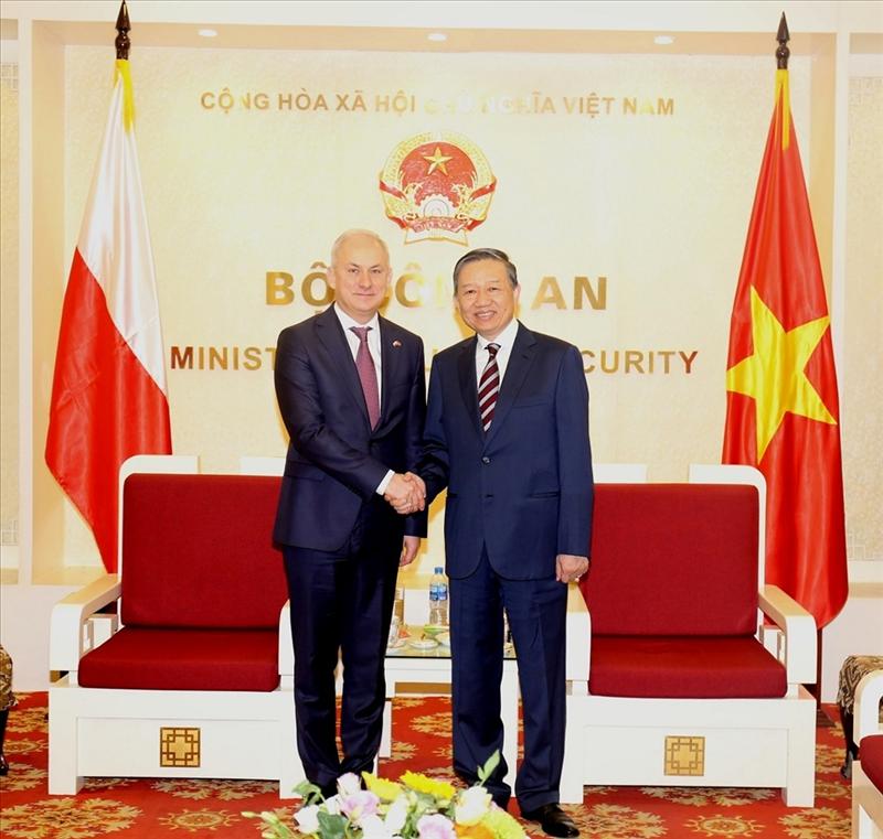 Bộ trưởng Tô Lâm; ngài Grzegorz Napieralski, Thượng nghị sĩ, Chủ tịch Đảng Liên minh Dân chủ Cánh tả Ba Lan.