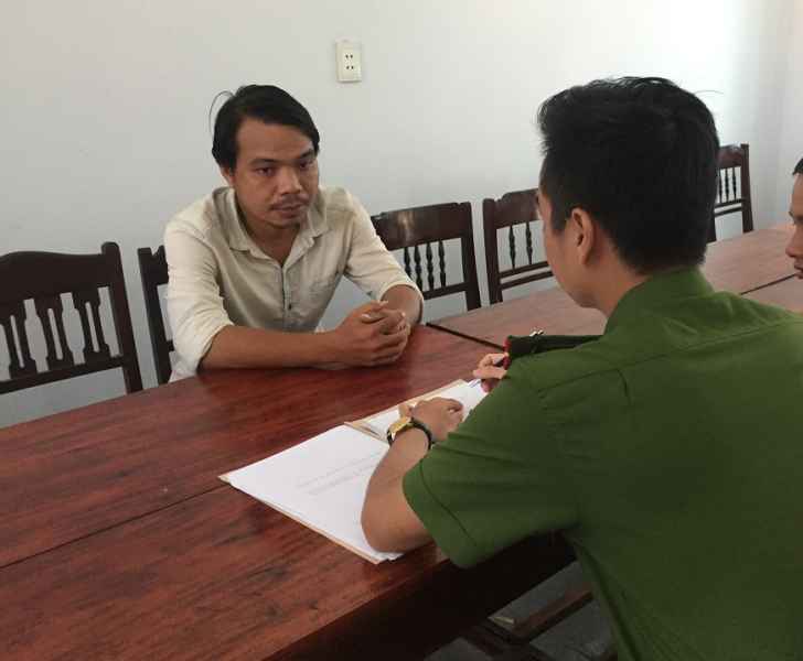Đối tượng Cao Hoàng Long tại cơ quan Công an.