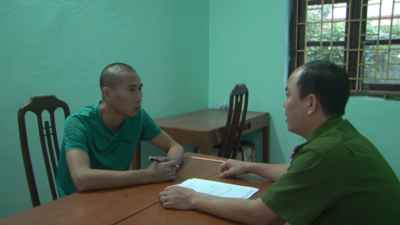 Đối tượng Phan Văn Cửu và Nguyễn Quang Nguyên tại cơ quan công an.