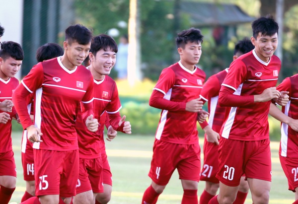 Tất cả đều hứng khởi và tự tin và hướng tới kết quả tốt nhất trên đất khách. Ảnh: VFF.