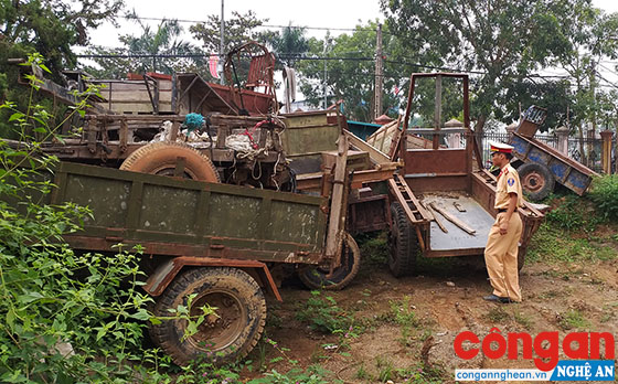 Hơn 30 xe công nông, xe cải tiến bị Đội CSGT Công an huyện Yên Thành thu giữ