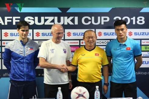 HLV Park Hang Seo và HLV Sven Goran Eriksson sẽ có màn đấu trí cân não trên sân Panaad. (Ảnh: Ngọc Duy)
