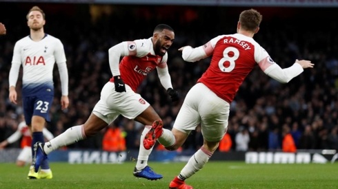 Aaron Ramsey lập cú đúp kiến tạo ở trận này. (Ảnh: Getty)
