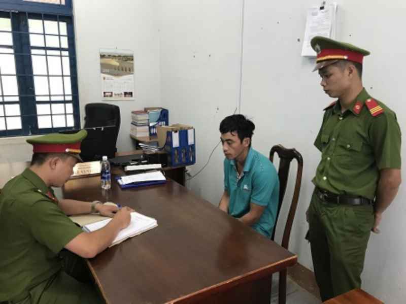 Đối tượng Thơm tại cơ quan công an 