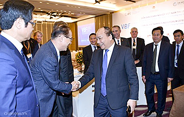 Thủ tướng Nguyễn Xuân Phúc với các đại biểu dự Diễn đàn doanh nghiệp Việt Nam năm 2018
