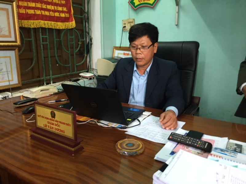 Không chỉ dũng cảm, nhiều năm liền, ông Lê Văn Dương là tấm gương miệt mài trong công tác, nhiều năm liền ông đạt danh hiệu “Chiến sỹ thi đua cơ sở” và được tặng nhiều Bằng khen, Giấy khen của Thống đốc Ngân hàng Nhà nước Việt Nam, của Chủ tịch UBND tỉnh.