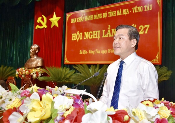 Đồng chí Nguyễn Hồng Lĩnh, Ủy viên Trung ương Đảng, Bí thư Tỉnh ủy, Chủ tịch HĐND tỉnh phát biểu khai mạc hội nghị.