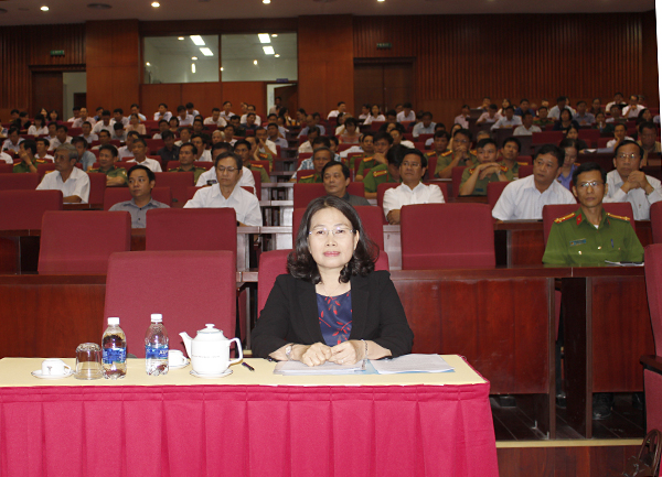 Đồng chí Nguyễn Thị Yến, Phó Bí thư Thường trực Tỉnh ủy, Trưởng Đoàn đại biểu Quốc hội tỉnh tham dự hội nghị.